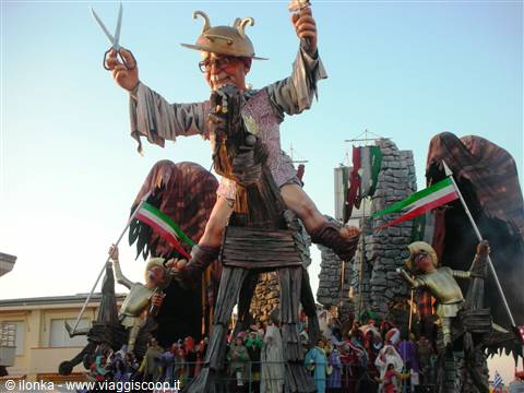 Viareggio carnival float, giant papier-mâché figure with scissors above the crowd