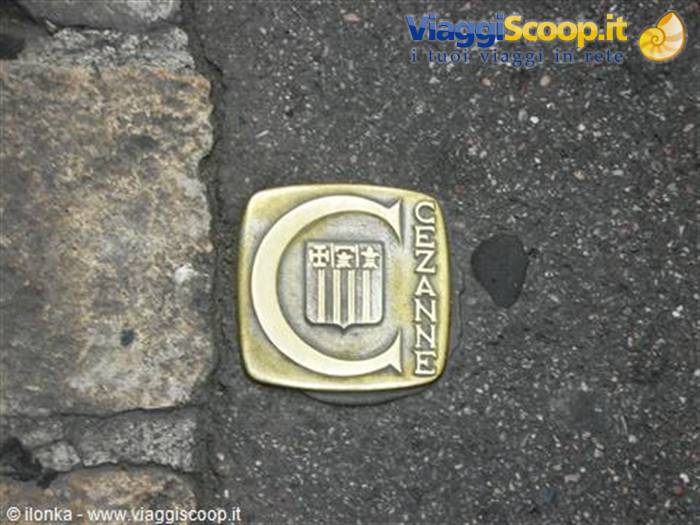 Golden plaque with Cézanne's letter C set into the asphalt of Aix