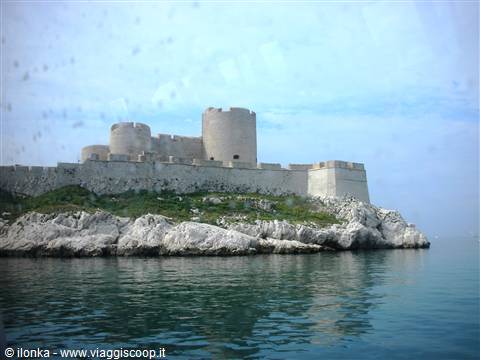 The Château d'If fortress stands on limestone rocks above the Mediterranean