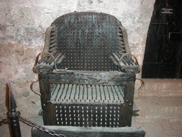 Inquisitorial chair
