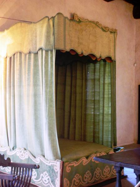 canopy bed