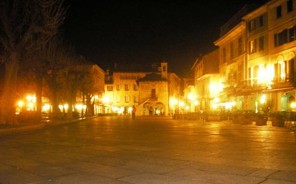 Piazza Motta in Orta S. Giulio at night, medieval village
