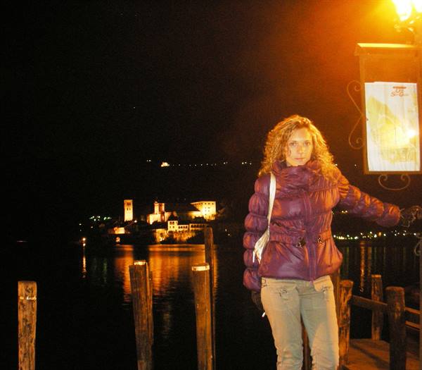 me in the evening at the Orta jetty with the island illuminated in the background