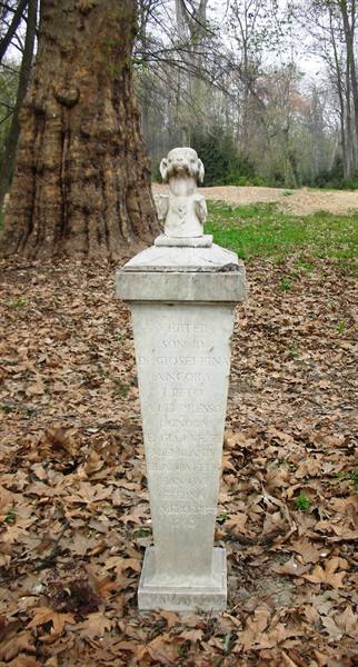 Royal tomb of Josephine's dog