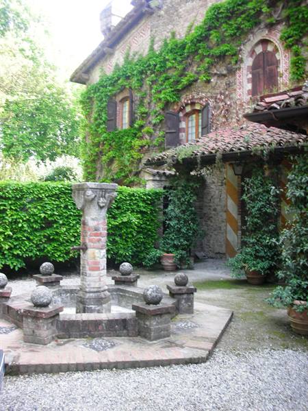 beautiful frescoed homes with fountains
