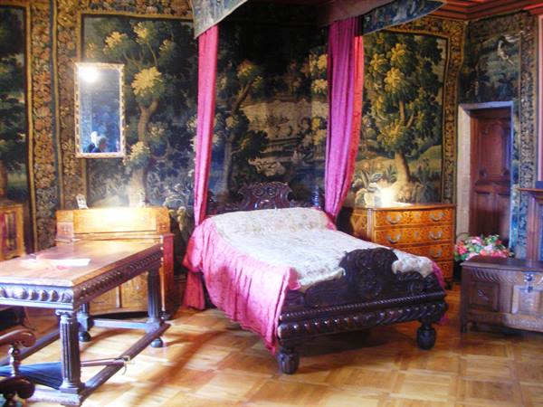 castle interior, bedroom