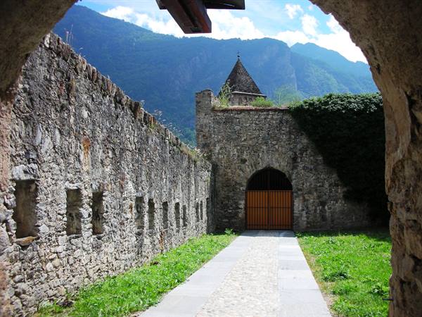little inner courtyard of the fort