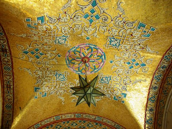 entrance ceiling of the villa