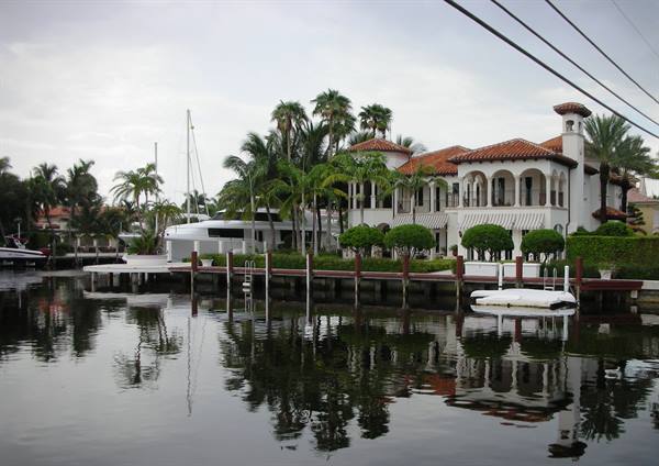 villas on the canals