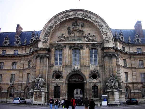the museum of arms: entrance