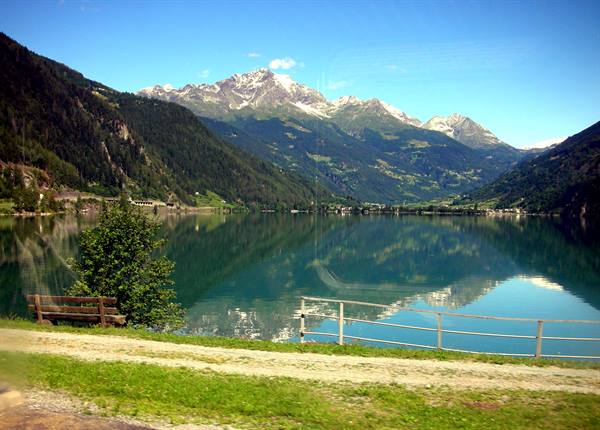 lake poschiavo