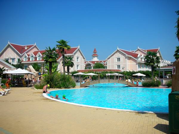 gardaland hotel - pool