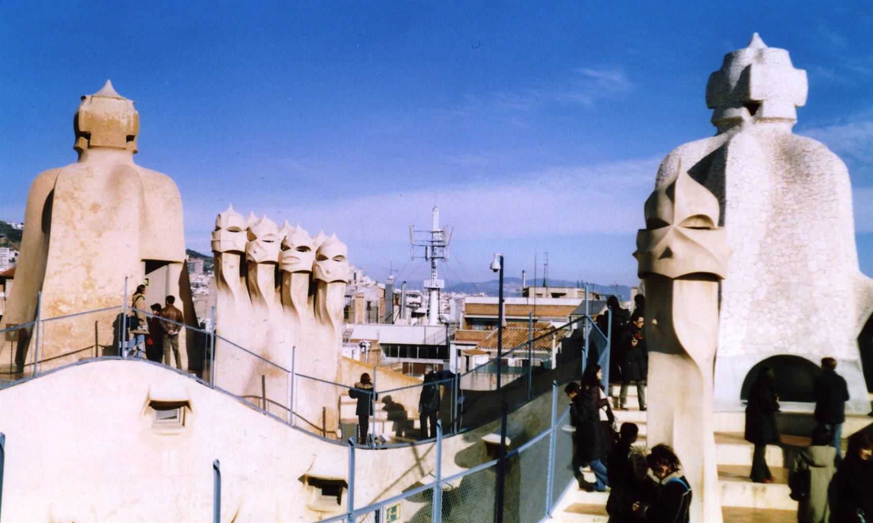the roof of la pedrera