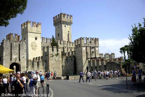 square in front of sirmione castle