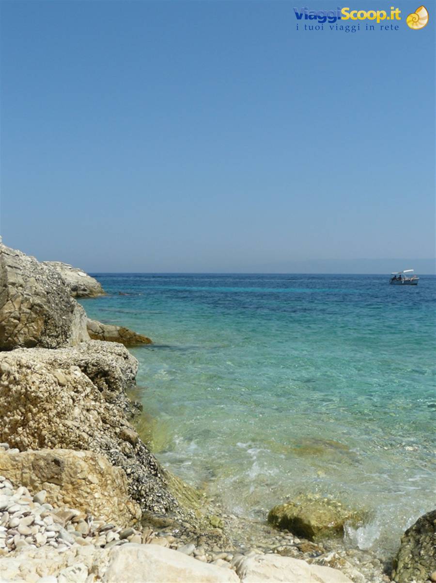 MONODENDRI Beach