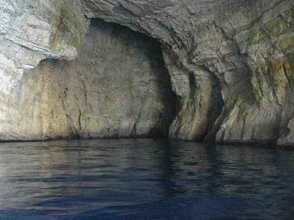 PAXI - West Coast, Cave