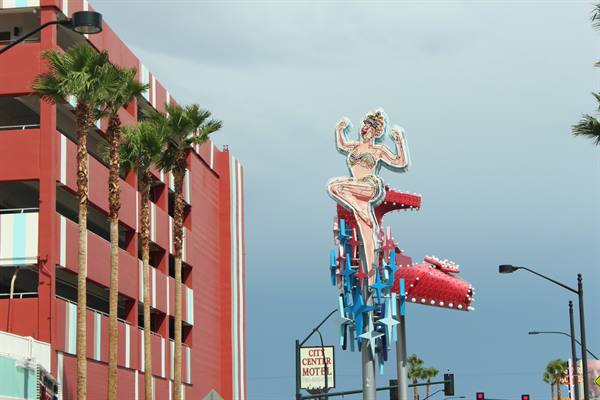 Fremont St.