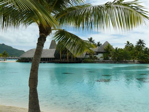 Le Meridien Bora Bora - Inner Lagoon and Les Tipaniers Restaurant