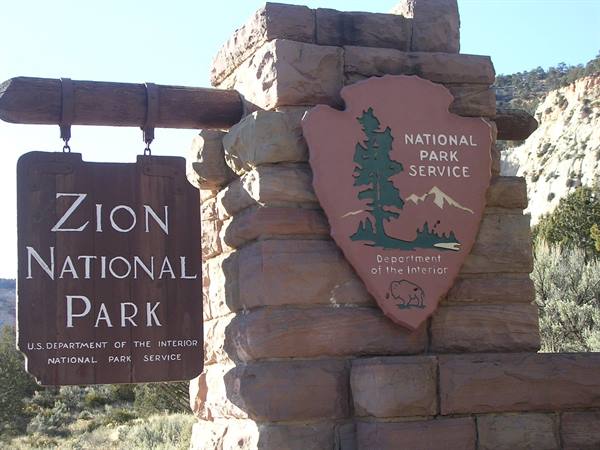 Zion NP - Park entrance 