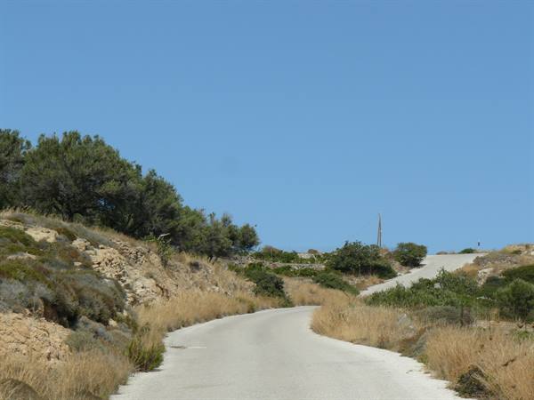 On the roads of Milos