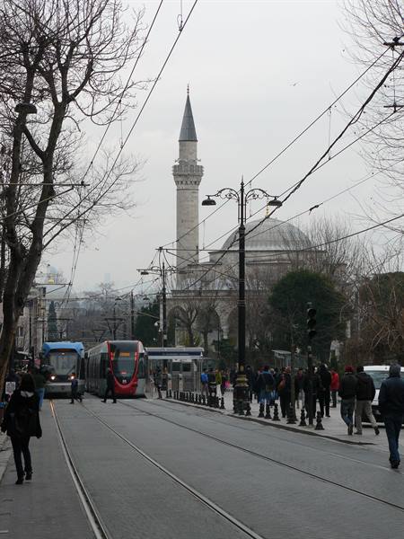 Divan Yolu Cad.