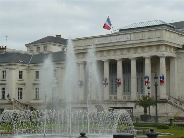 Town centre - Courthouse