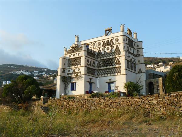 On the roads of Tinos