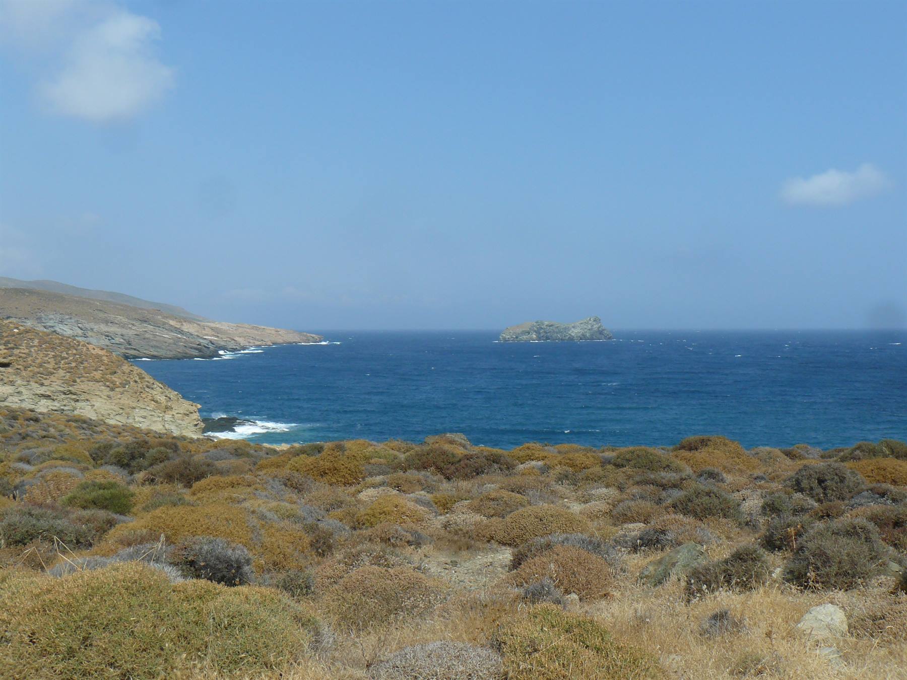 On the roads of Tinos - View of Drakonissi