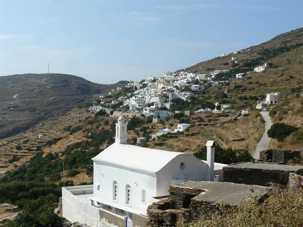 On the roads of Tinos - Isternia