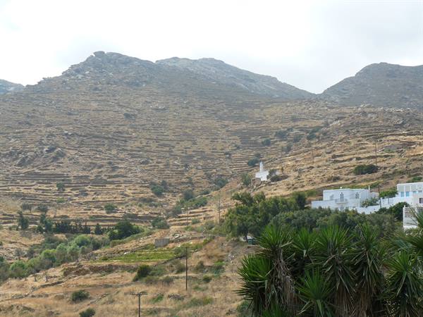 On the roads of Tinos 