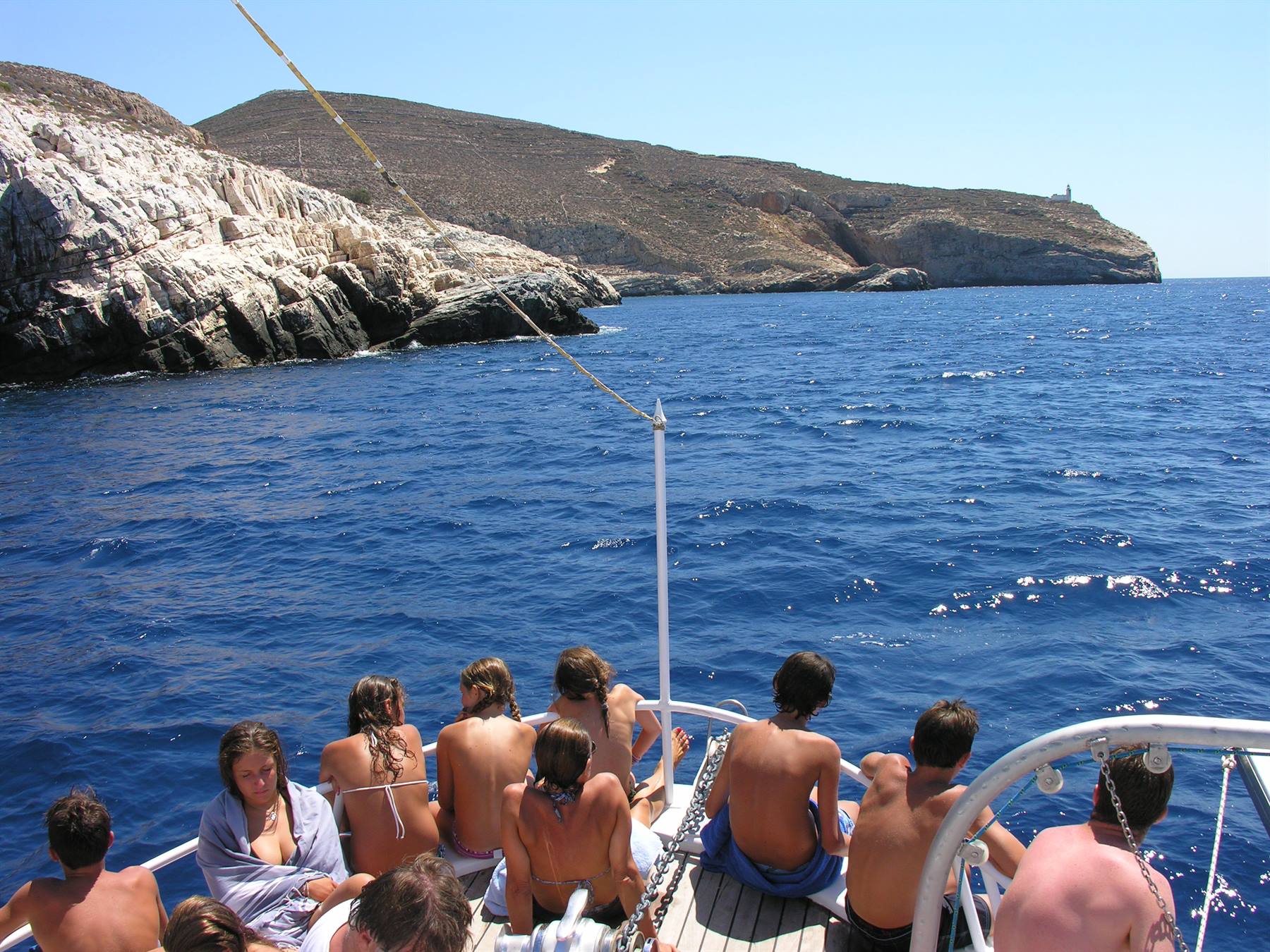 In barca attorno all'isola