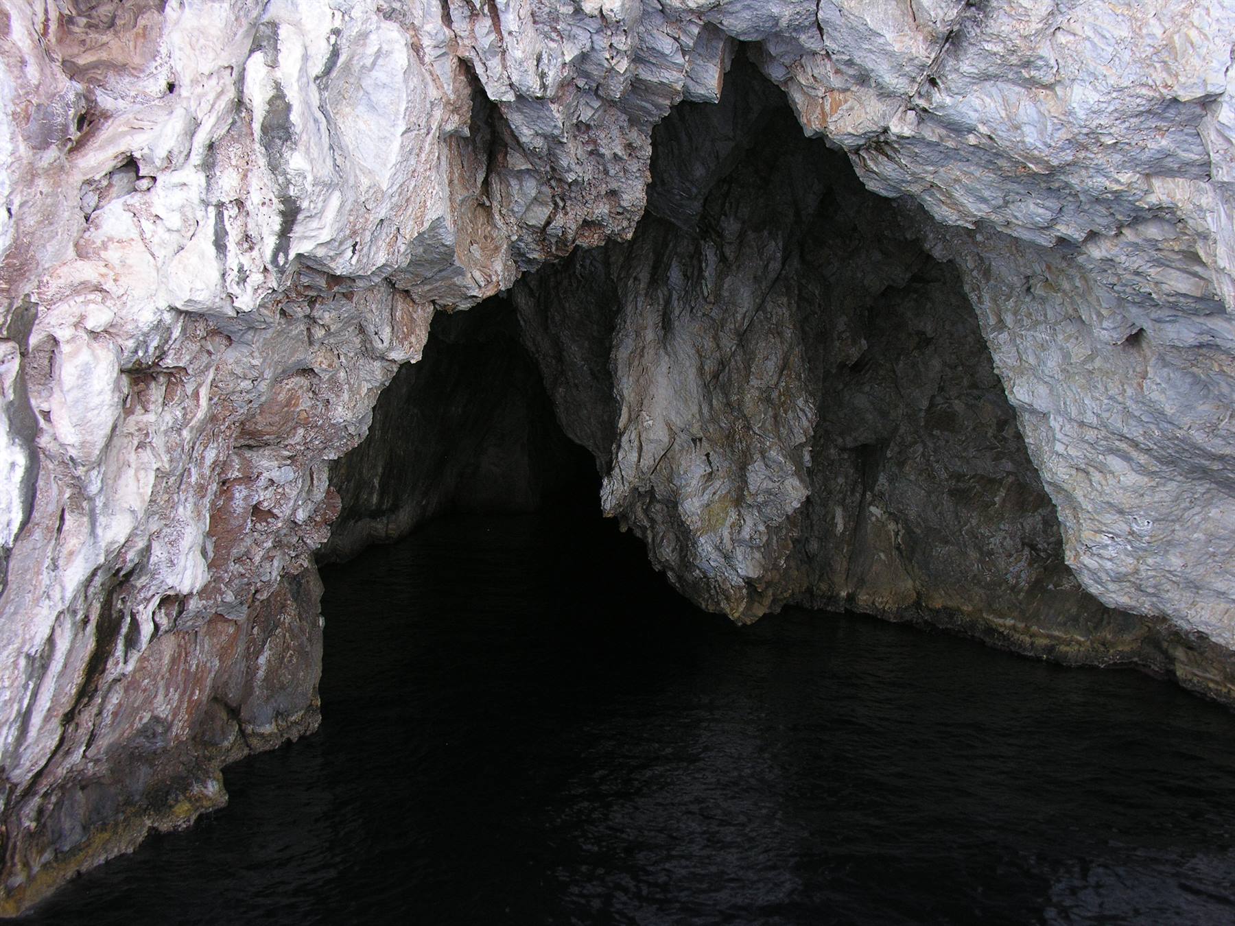 Giorgitsi Cave