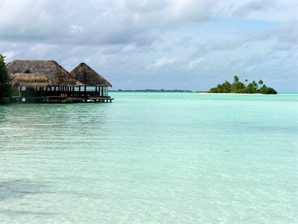 South side with a view of the islet and restaurant