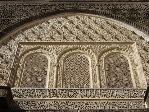 Facciate in stucco intagliato della medersa Bou Inania, a Fes