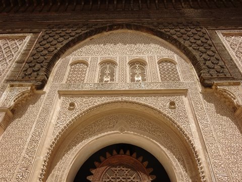 Portale in stucco intagliato della medersa Bou Inania a Fes