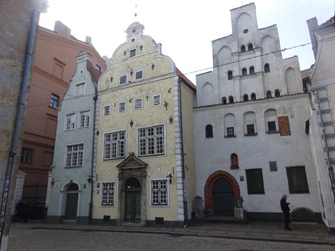 The Three Brothers in Riga: medieval pastel-plastered gabled houses on cobbled street