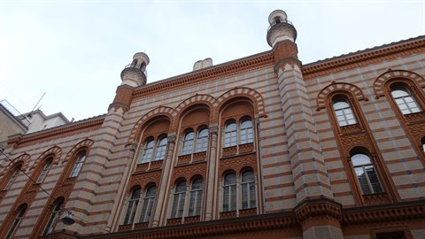 Synagogue facade in red brick and light stone, even daylight