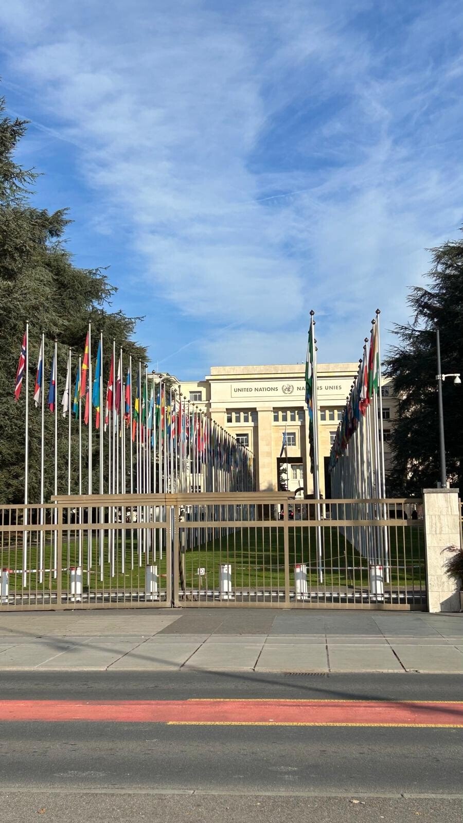 Davanti al Palais des Nations