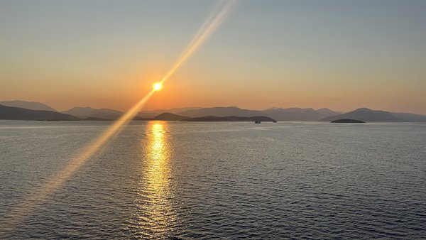 Golden sunset over the sea: the journey gives us a perfect moment.