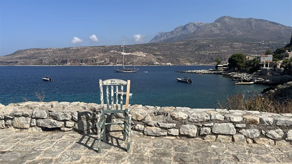 A chair facing the sea: the best spot of the journey.