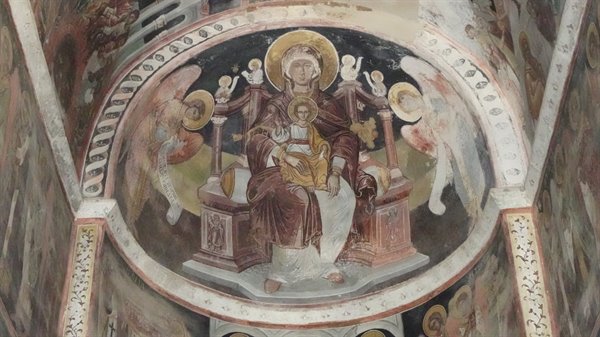 A gaze up at the frescoed ceiling: silence and ancient wonder.