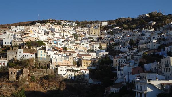 White houses adorned in the sun, the heart of the island speaks softly.