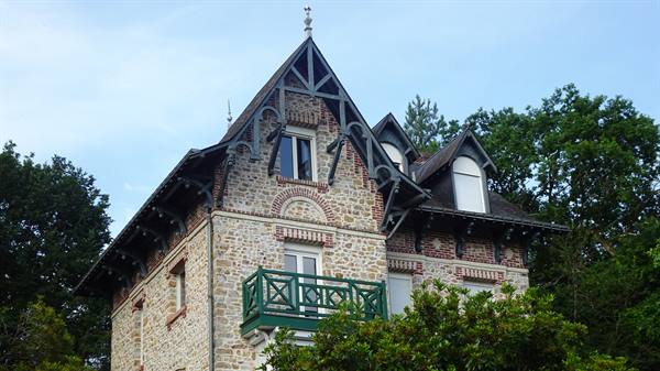 Stone and brick villa with green balcony among trees, Saint Ceneri le Gerai