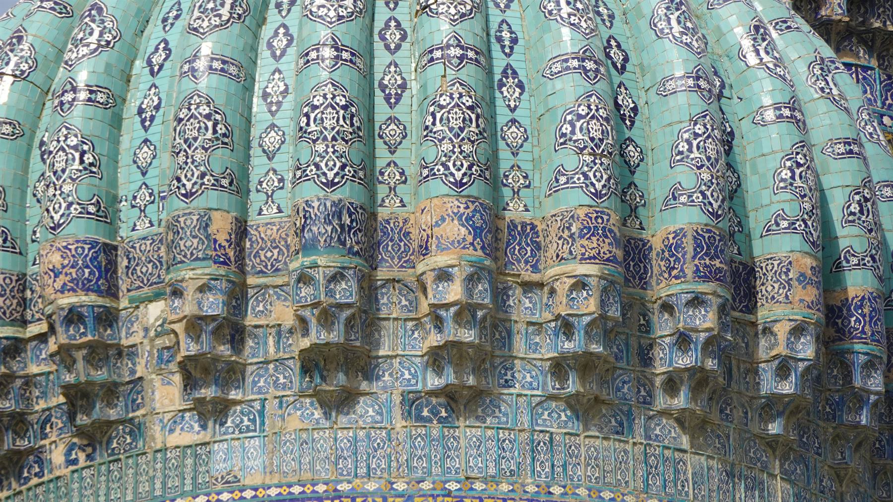 Cupola di maioliche verdi e blu a Samarcanda