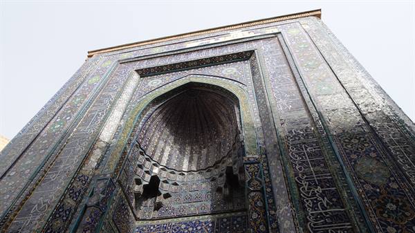 Portale in maiolica blu e oro di una madrasa di Samarcanda