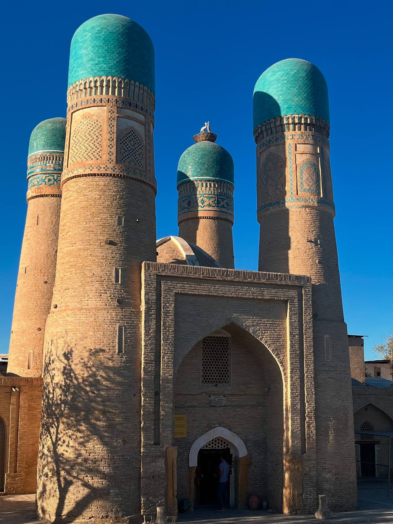 Le quattro torri a cupola turchese del Char Minar a Bukhara