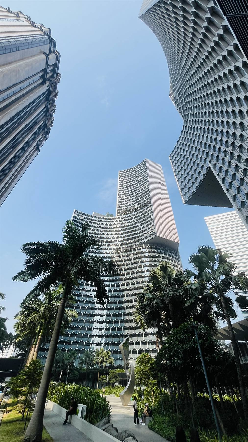 Grattacieli curvi e palme: Singapore ti lascia a bocca aperta.