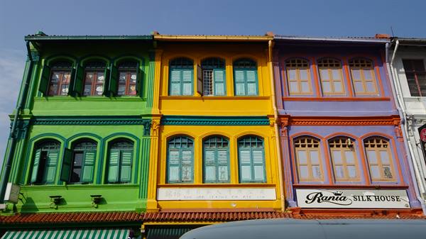 Colourful houses under the sun: a moment the heart will keep.