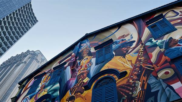 Music painted on the walls, the city that plays in colours.
