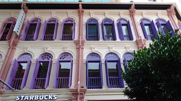 Enchanting purple façade in Singapore: even the coffee tastes of adventure.